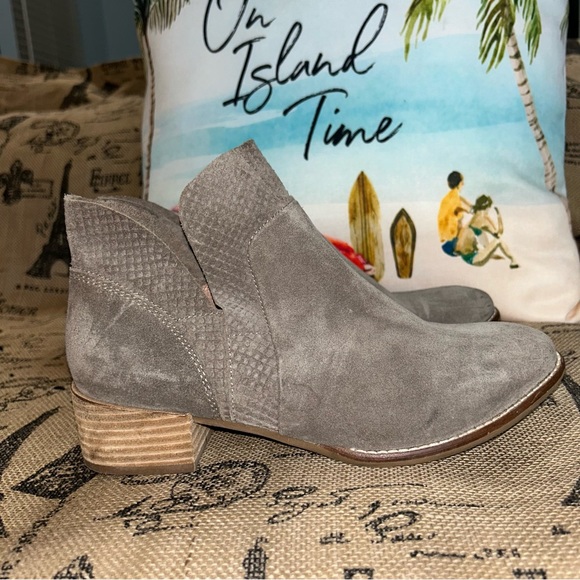 Seychelles Score Gray Suede Ankle 2" Block Heel Boots Booties Size 7.5 - Picture 5 of 14